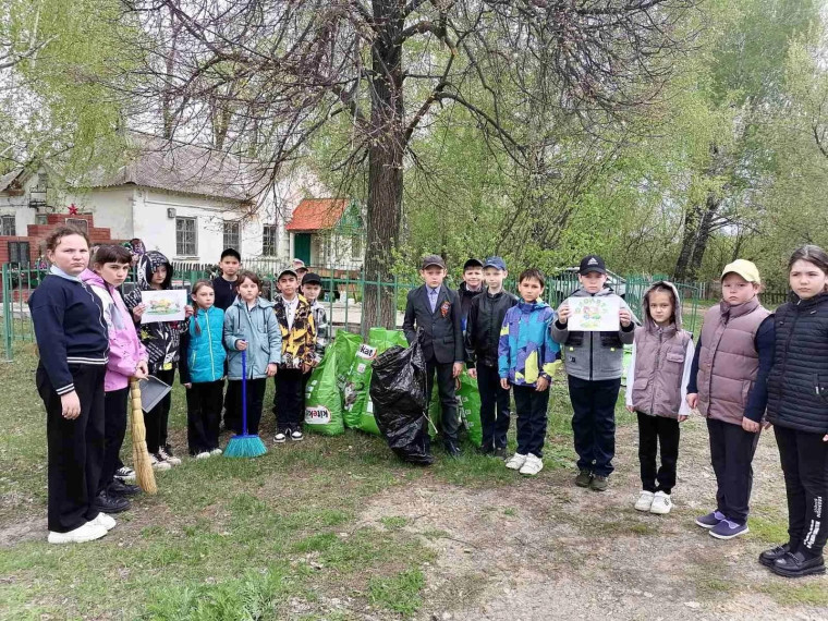 Эколята выступают за чистоту планеты..