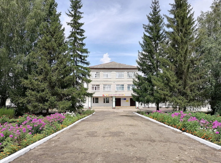 Учителя позаботились о том, чтобы классы были готовы к приёму учеников..