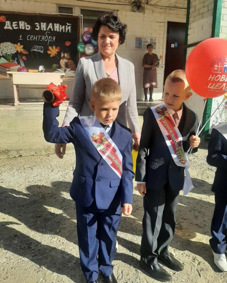 Начало урокам дал школьный звонок..
