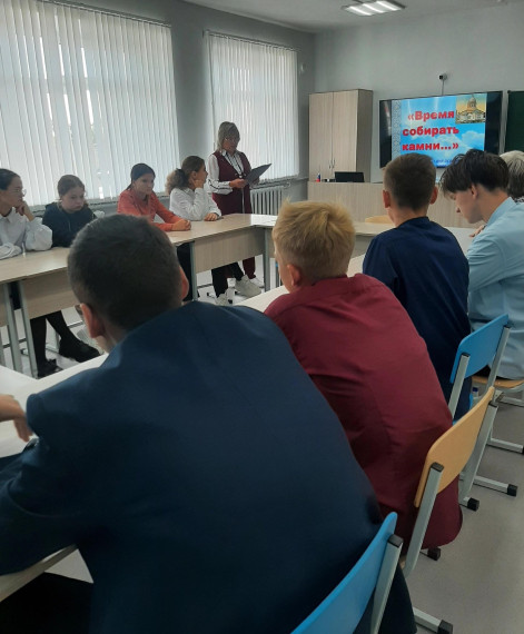 За круглым столом о религии, патриотизме говорили учителя и дети..