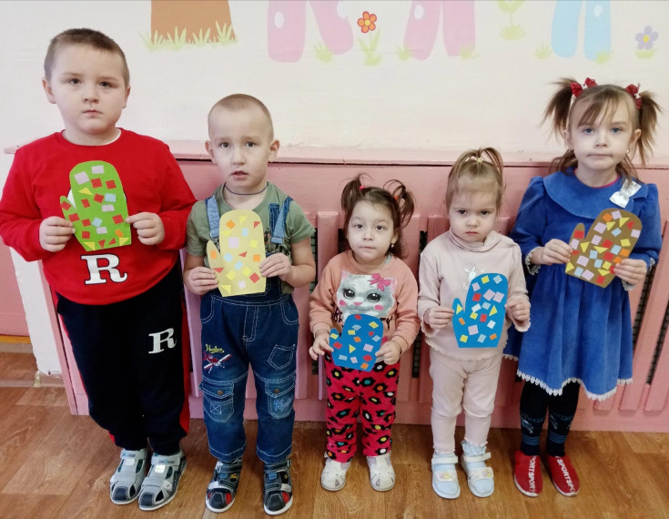 Апликацией занимаемся, новый год приближаем..