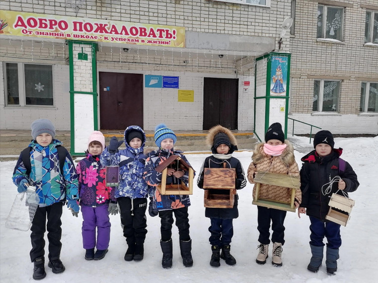 Каждой пичужке по кормушке..
