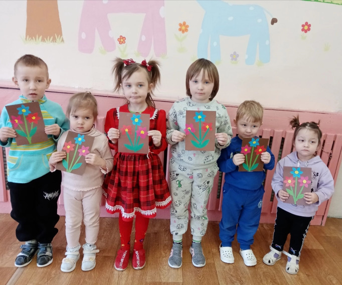 Приближается мамин день..